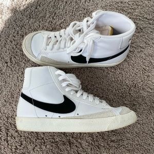Nike Women’s Blazer Mid ‘77 Vintage Size 7